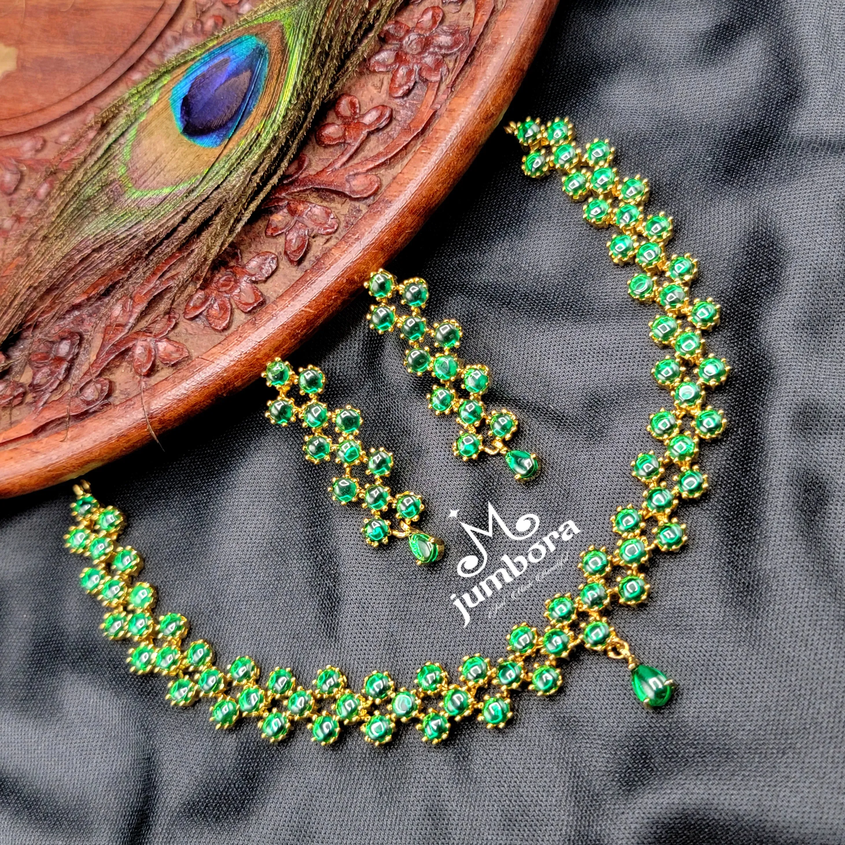 Elegant Green Kemp Necklace set