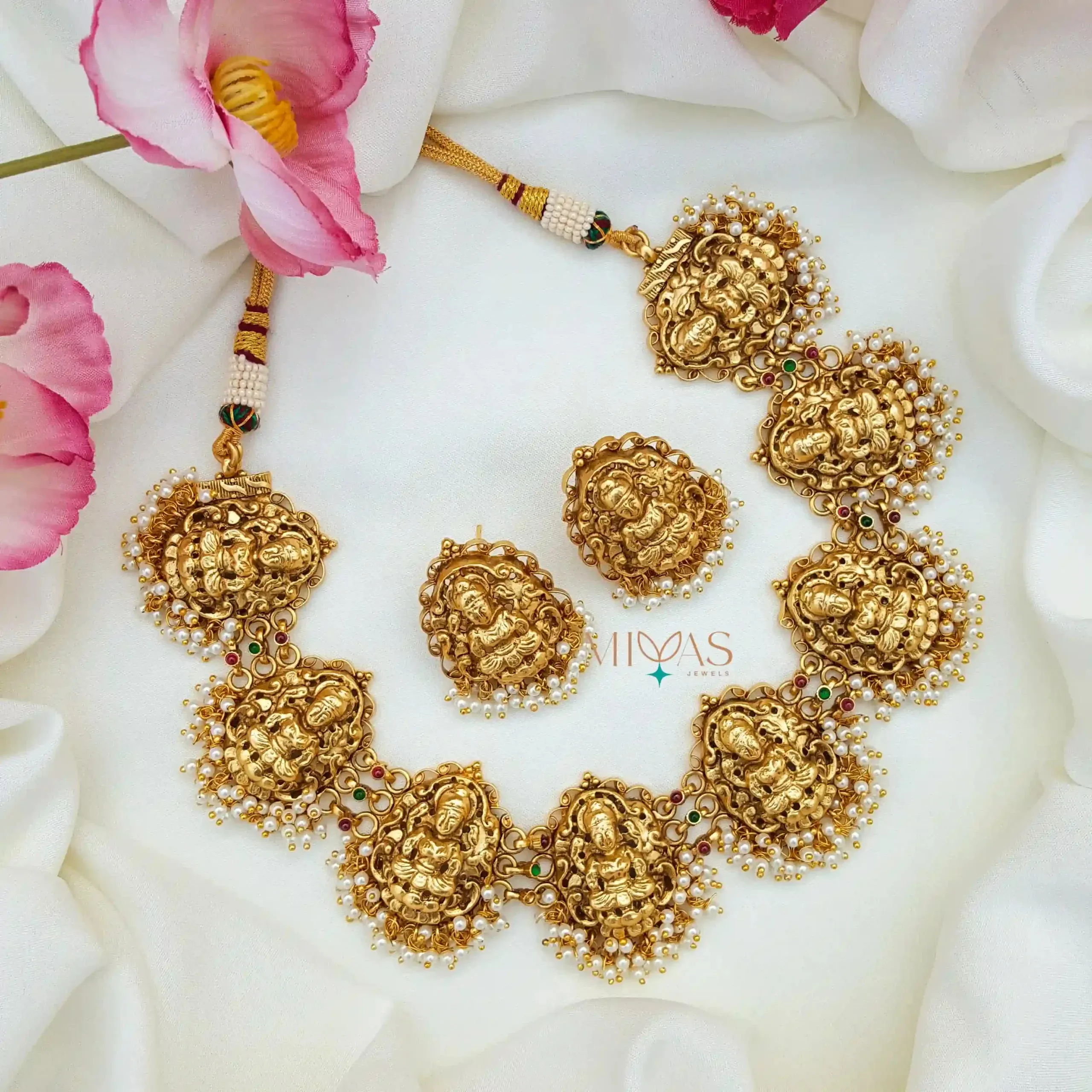 Elegant Lakshmi Necklace With Pearl