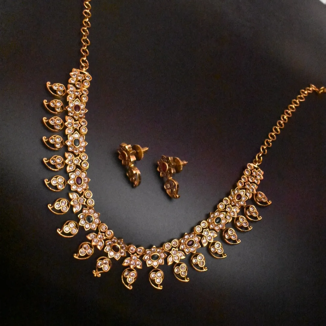 "Effortlessly Elegant: The Asp Fashion Short Antique Necklace Set"