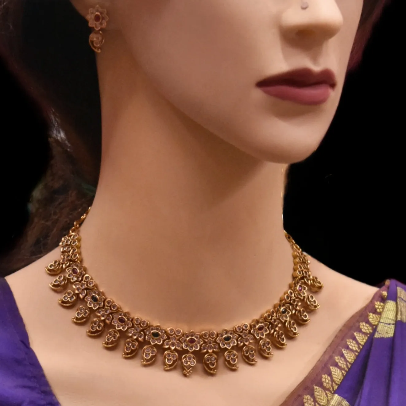 "Effortlessly Elegant: The Asp Fashion Short Antique Necklace Set"